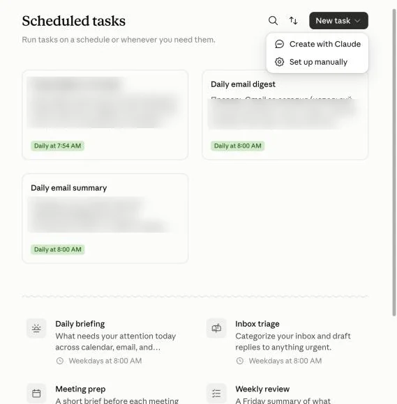 עמוד Scheduled tasks: שלוש משימות יומיות ותבניות Daily briefing, Inbox triage, Meeting prep, Weekly review