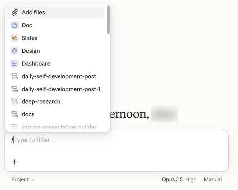 תפריט שנפתח אחרי הקלדת סלאש: Add files, Doc, Slides, Design, Dashboard ורשימת סקילים